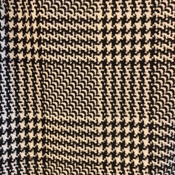 Ann Taylor Factory black and white sleeveless dress in size 0. - Picture 2 of 8